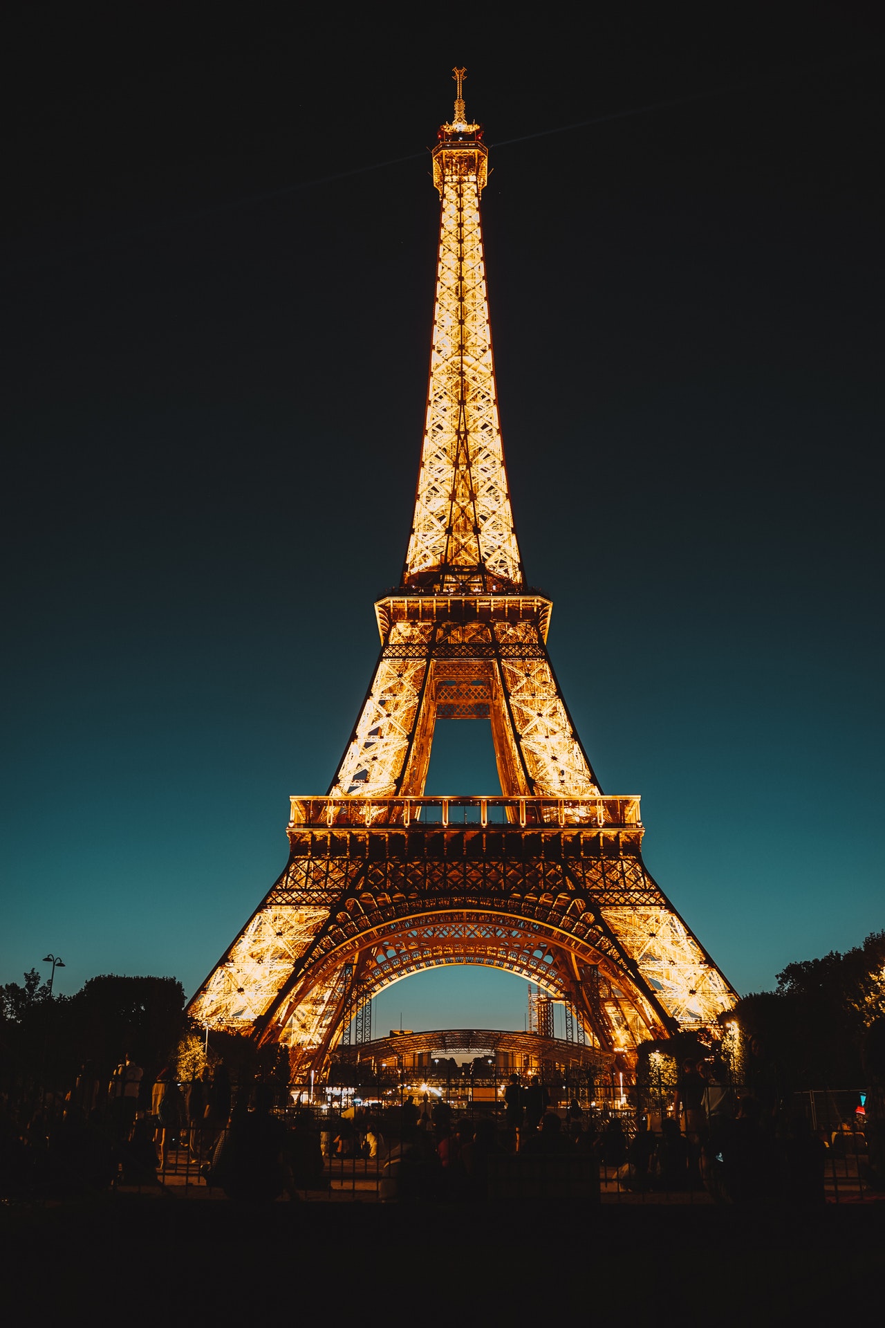 Construction of the Eiffel Tower. – Reblog Pro